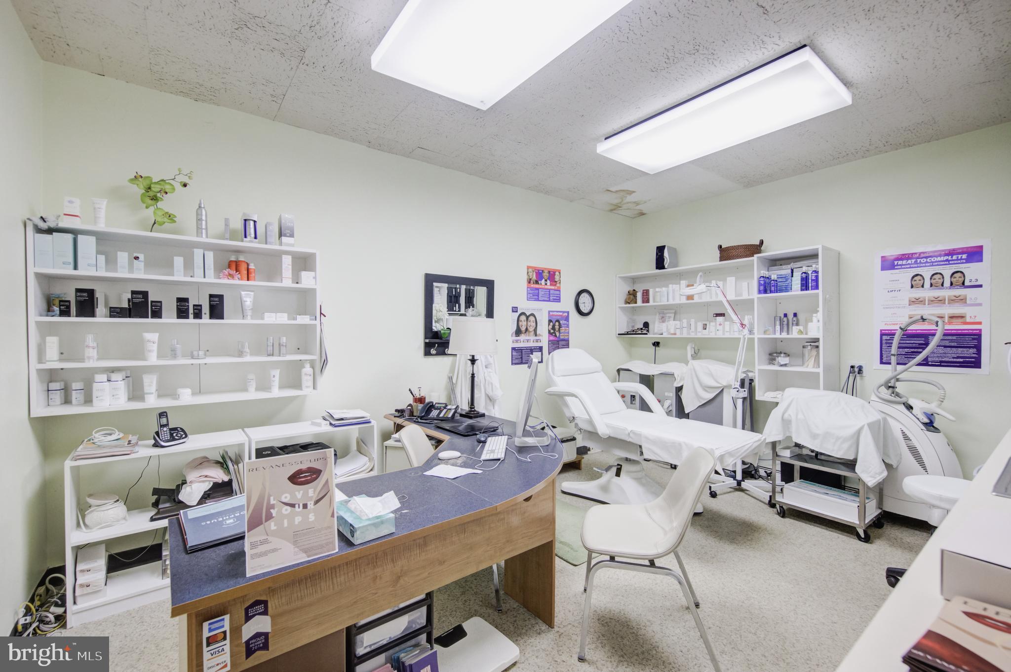 CHESTNUT HILL - Commercial Sale