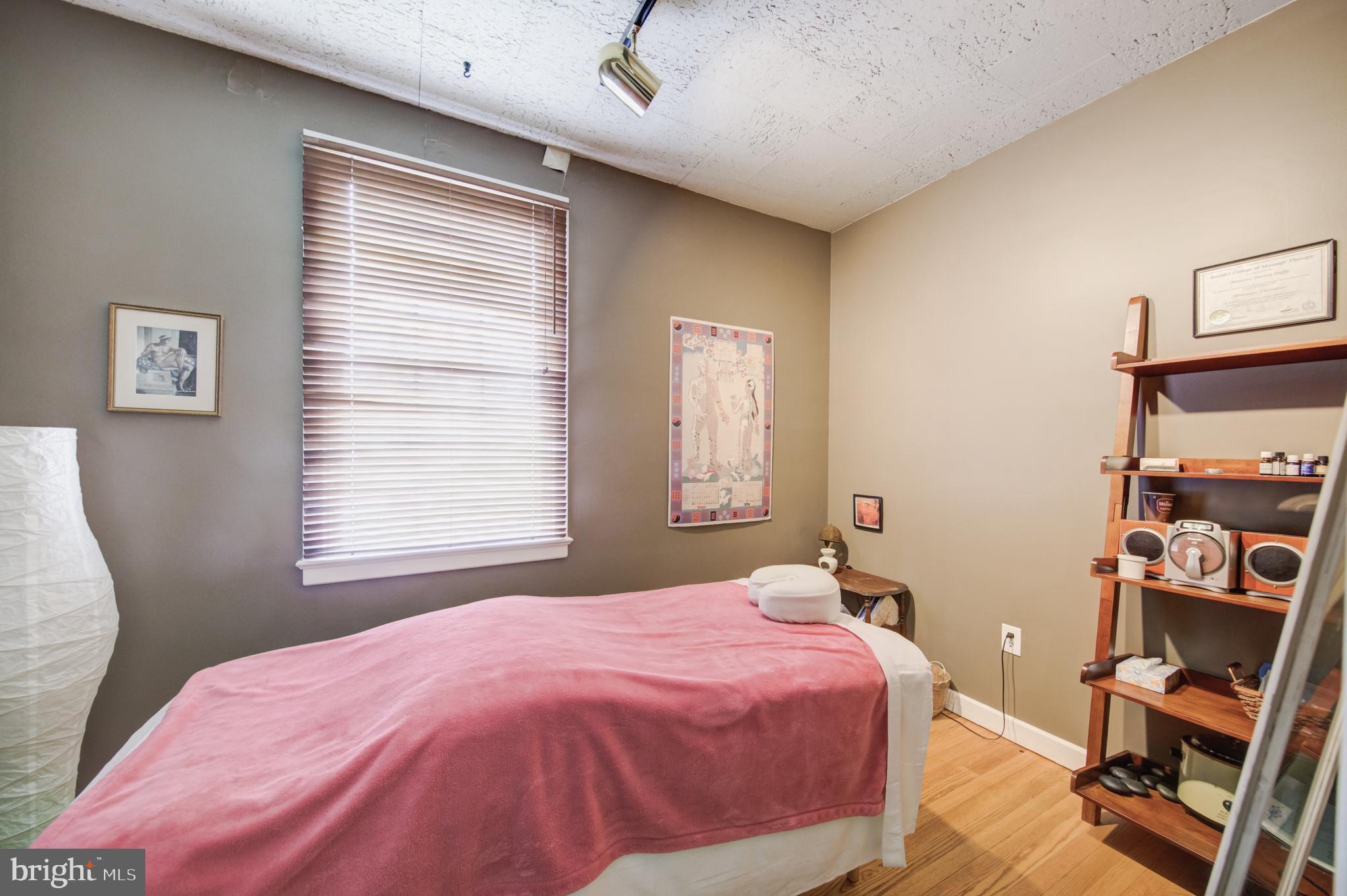 CHESTNUT HILL - Commercial Sale