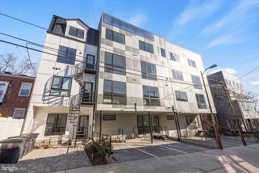 Photo of 824 18th Street NE #202, WASHINGTON, DC 20002 (MLS # DCDC2229178)