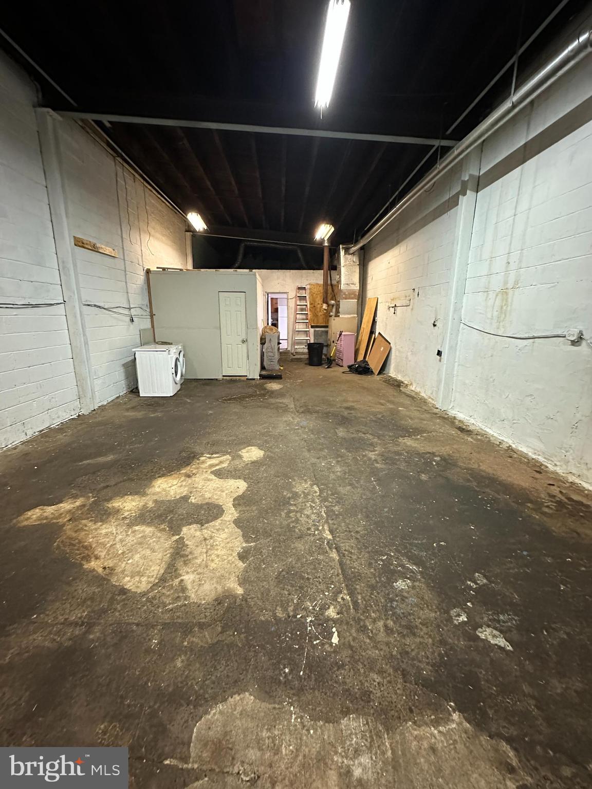 PORT RICHMOND - Residential Lease