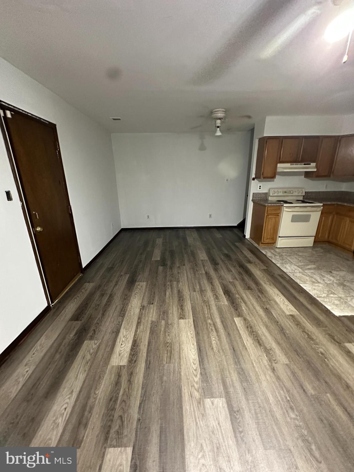 PORT RICHMOND - Residential Lease