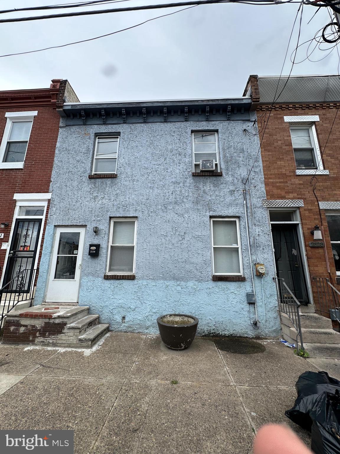 PORT RICHMOND - Residential Lease