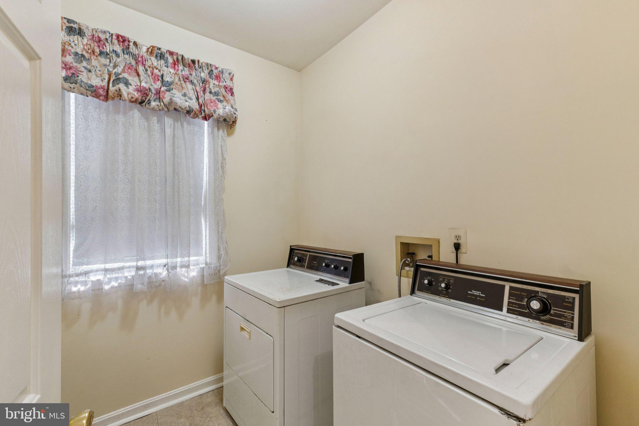 NORTHRIDGE - Residential