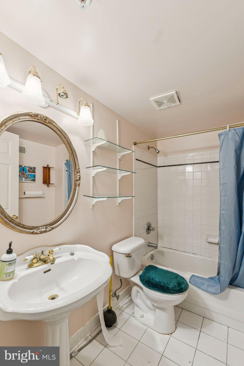 NORTHRIDGE - Residential