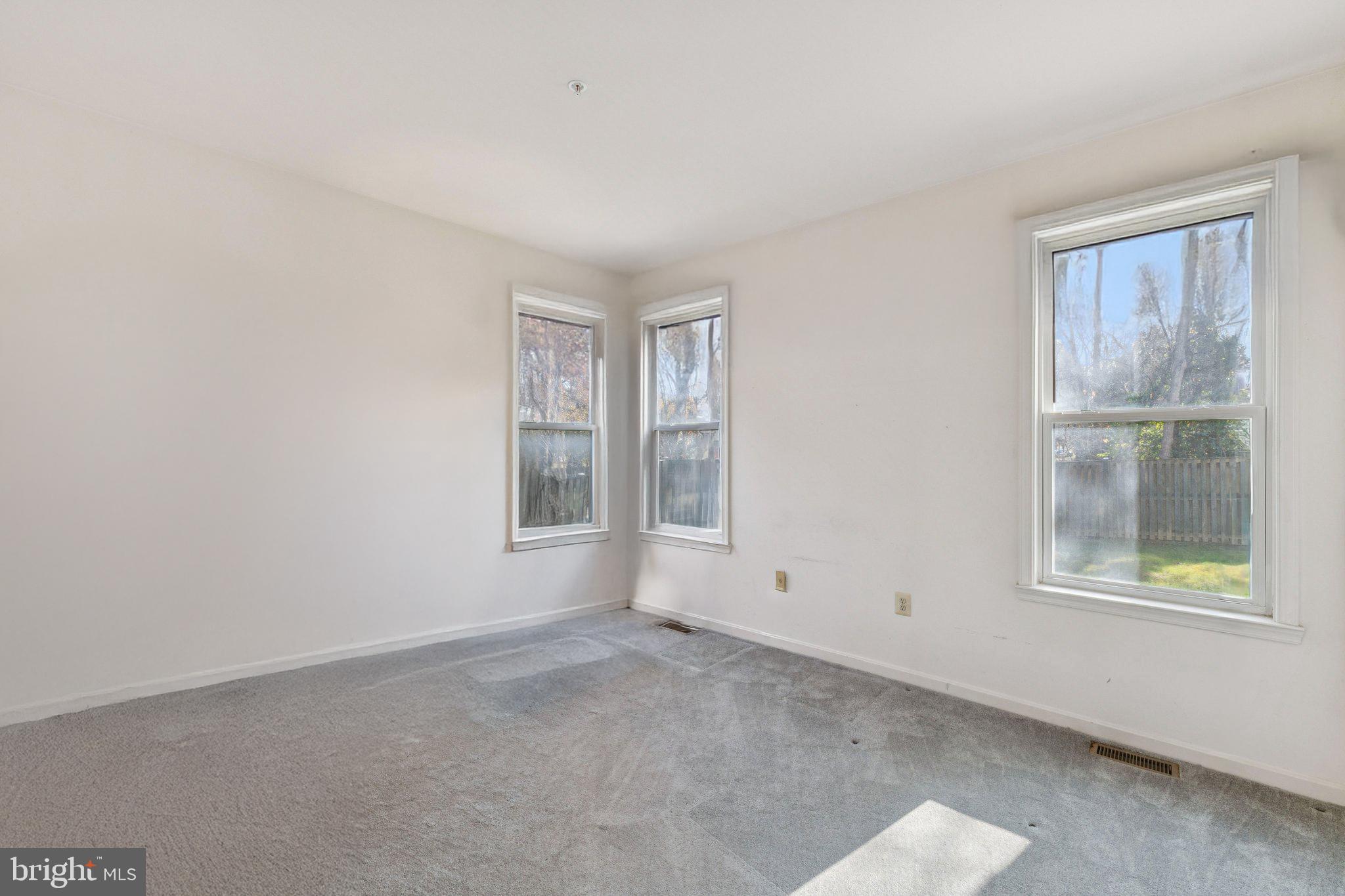 NORTHRIDGE - Residential