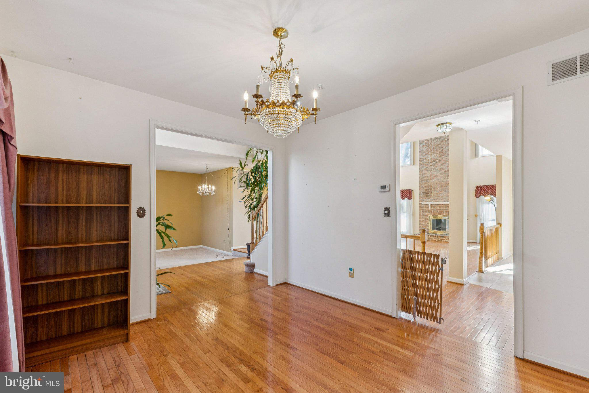 NORTHRIDGE - Residential