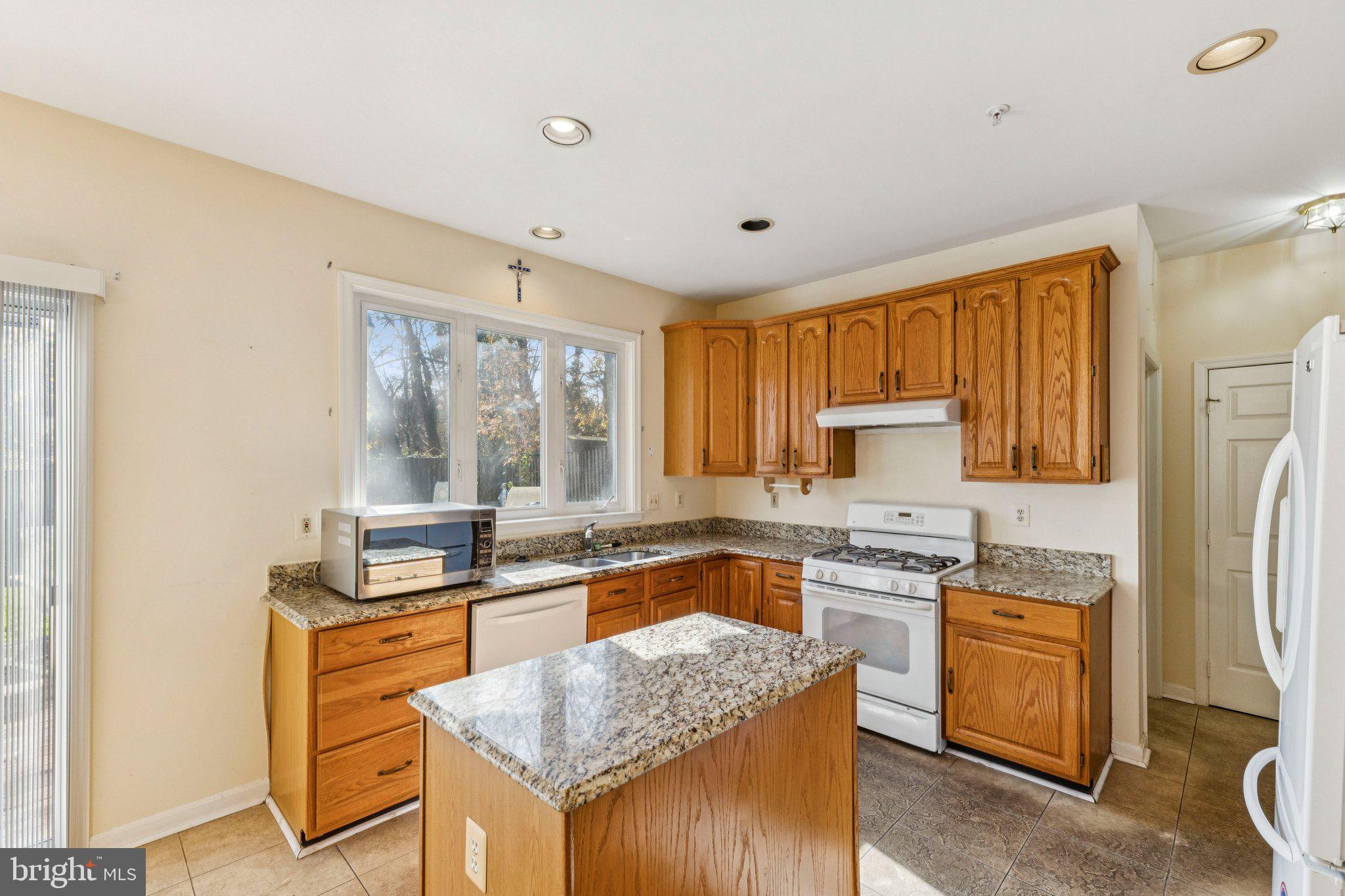 NORTHRIDGE - Residential