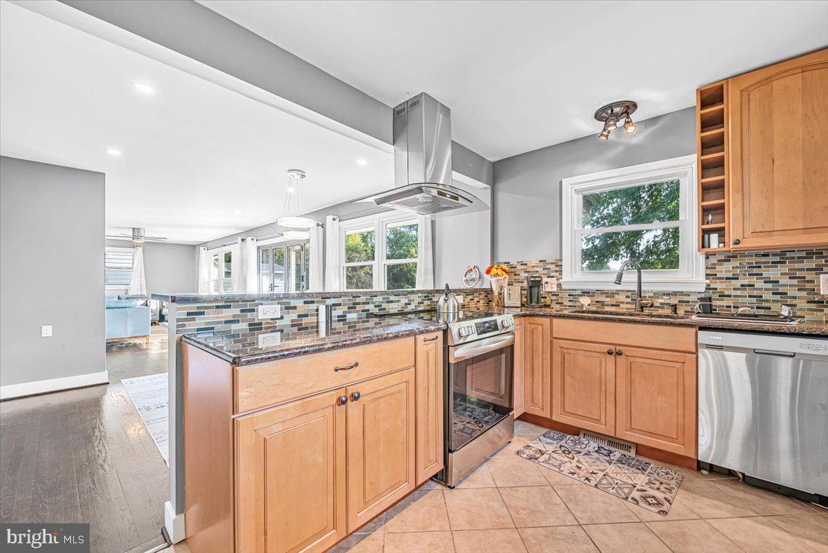 ROCKAWAY BEACH - Residential