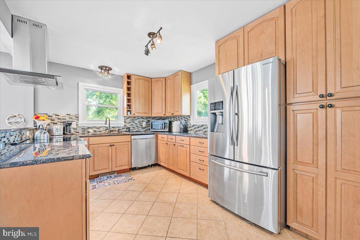 ROCKAWAY BEACH - Residential