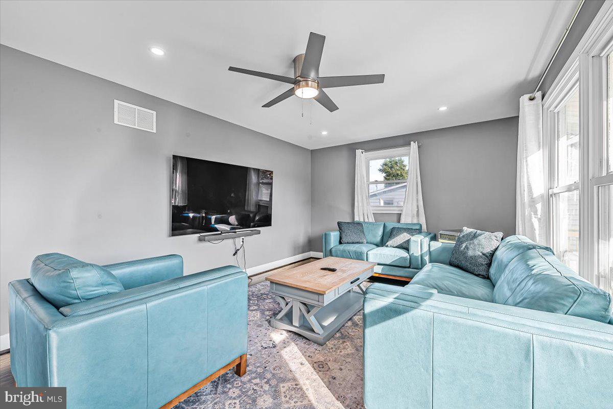 ROCKAWAY BEACH - Residential