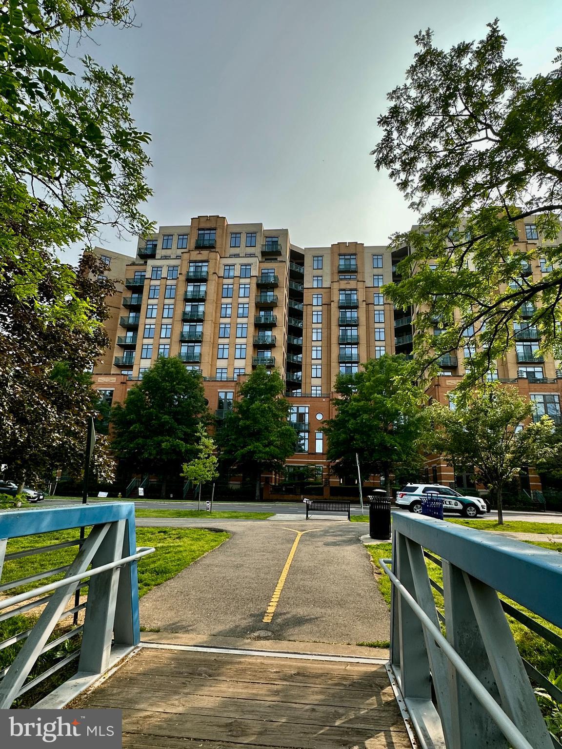 SHIRLINGTON VILLAGE - Residential