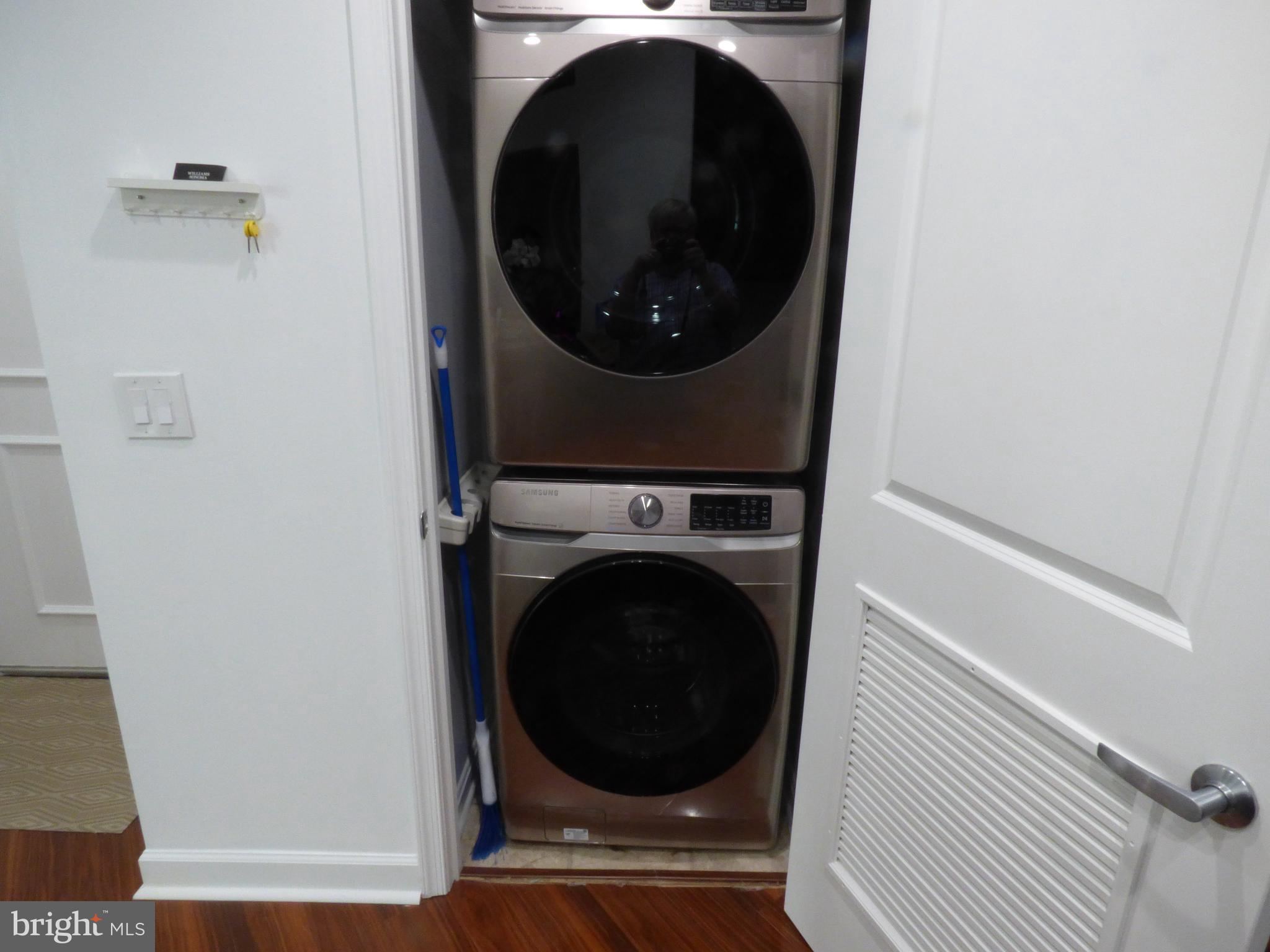 SHIRLINGTON VILLAGE - Residential