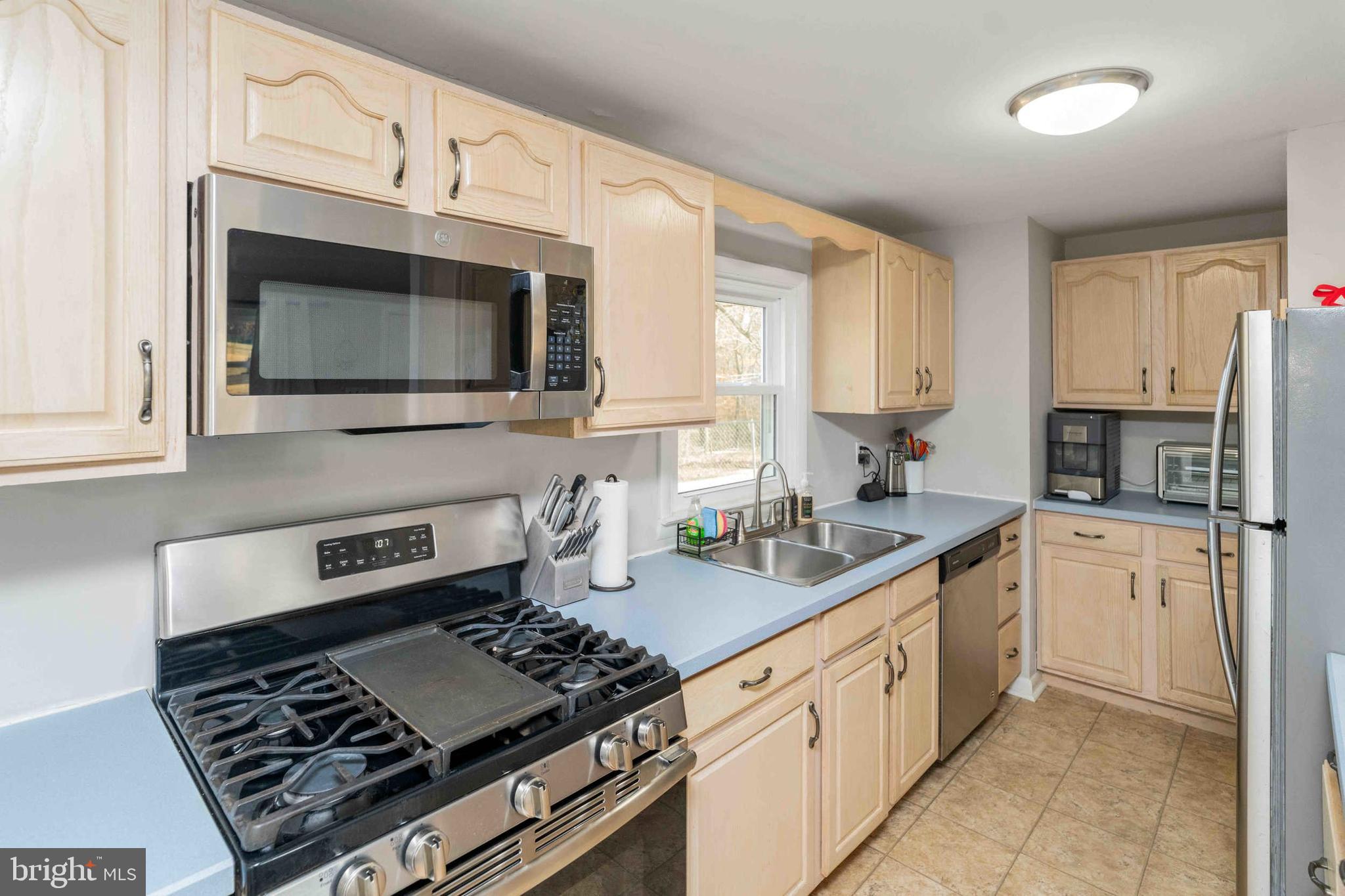 FLORA HILLS - Residential