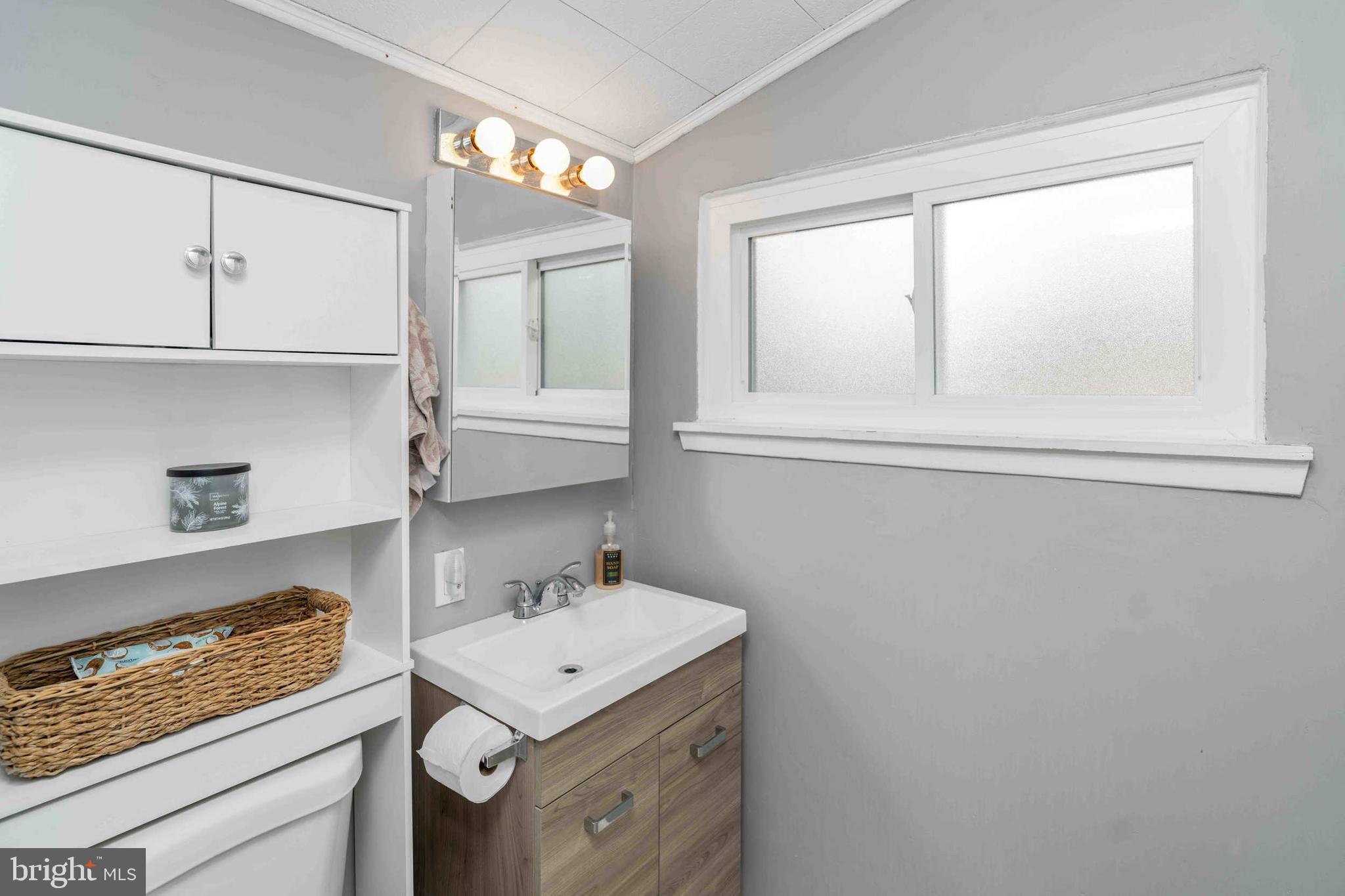 FLORA HILLS - Residential