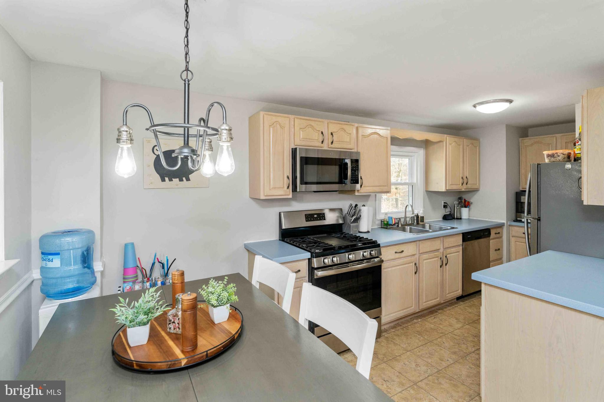 FLORA HILLS - Residential