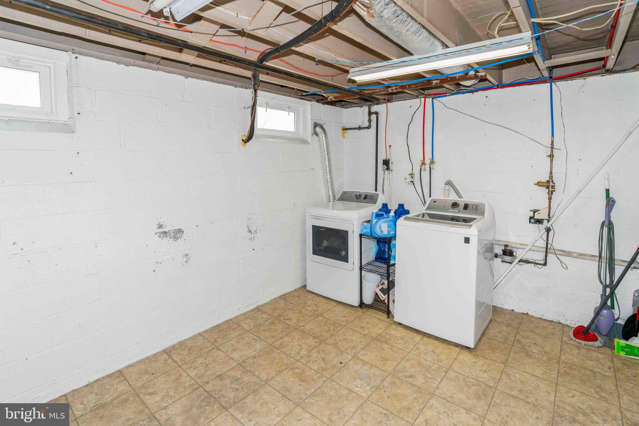 FLORA HILLS - Residential