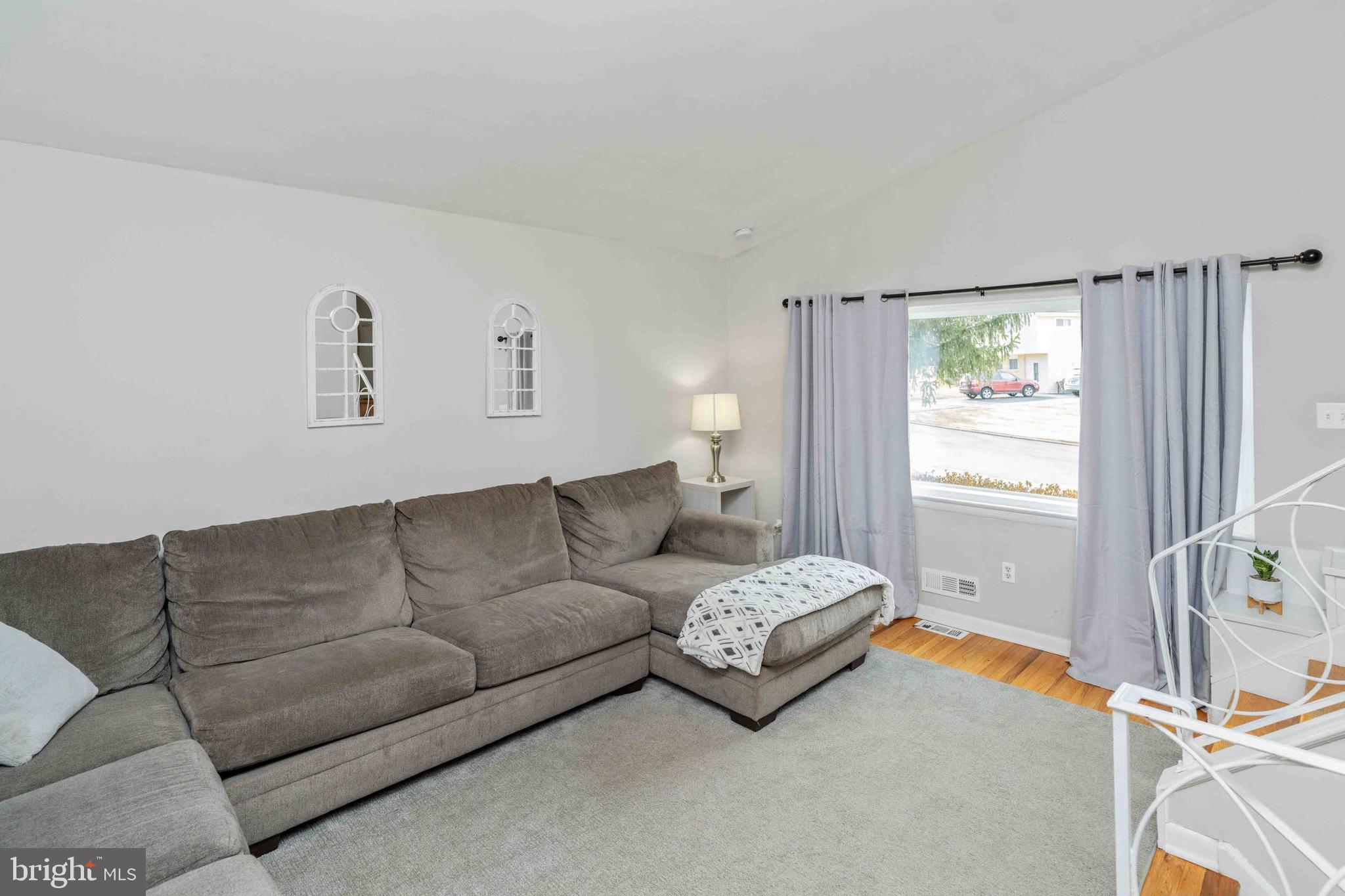 FLORA HILLS - Residential