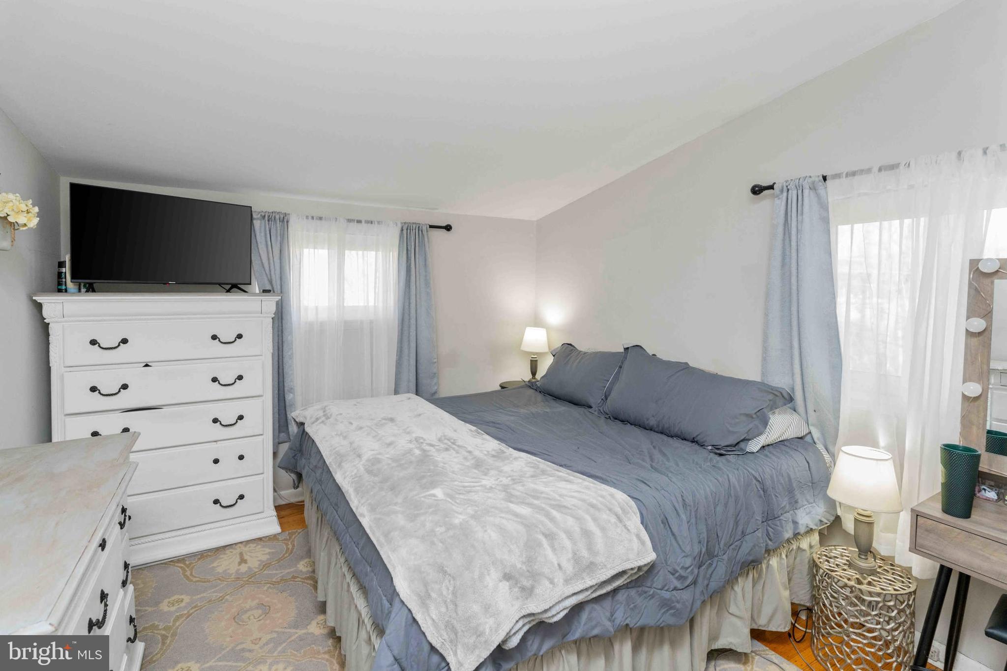 FLORA HILLS - Residential