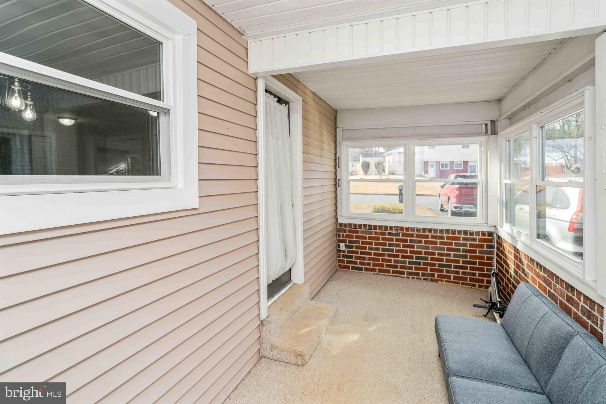 FLORA HILLS - Residential