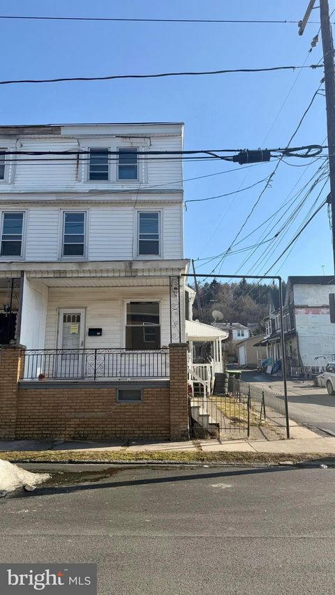 Townhouse For Sale - 226 W 6th Street<br/> MOUNT CARMEL, PA 17851