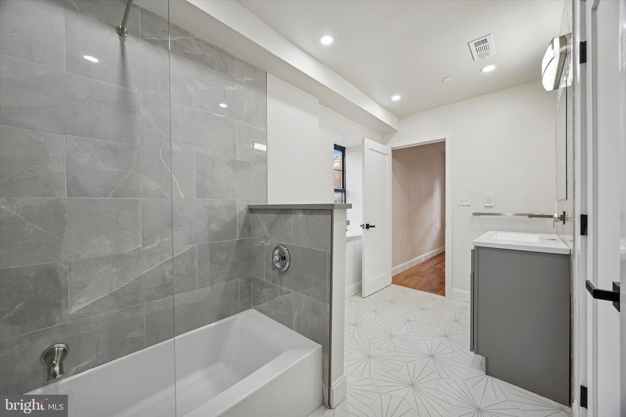 DICKINSON NARROWS - Residential