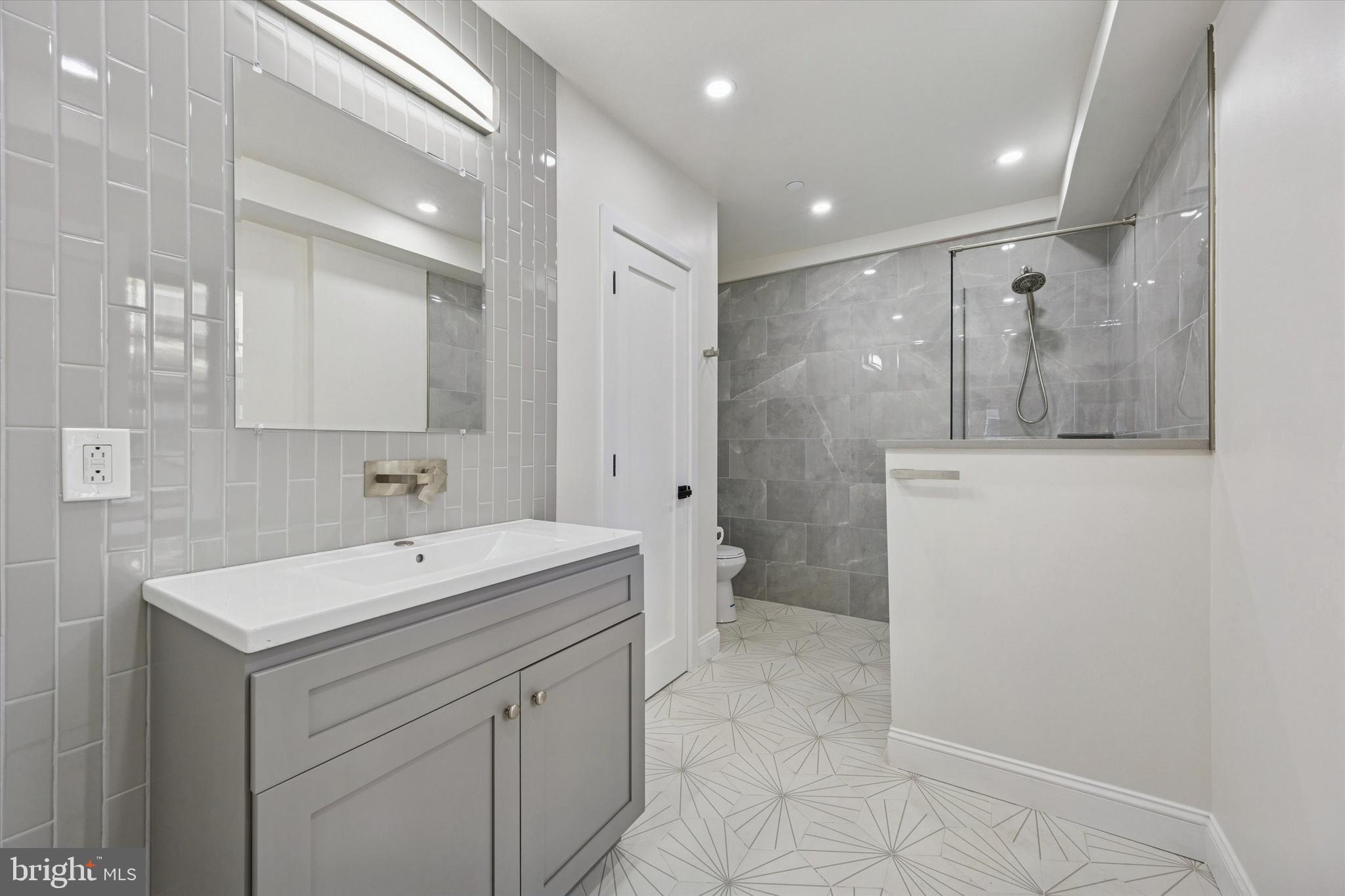 DICKINSON NARROWS - Residential