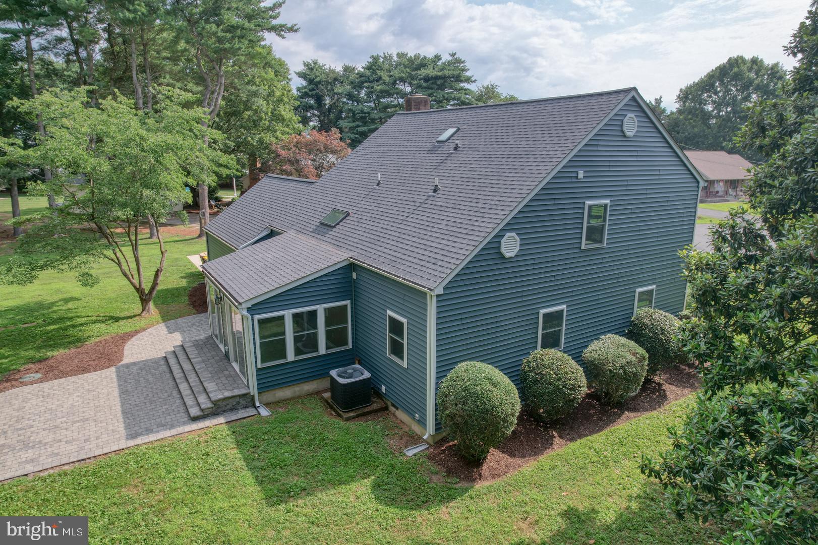 712 EAST LANE
