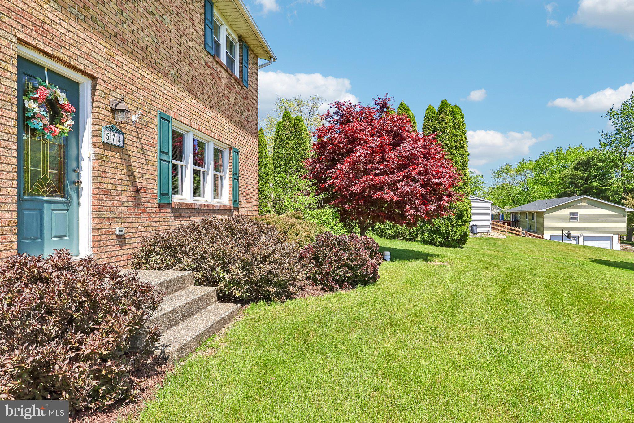 574 CAROL LANE