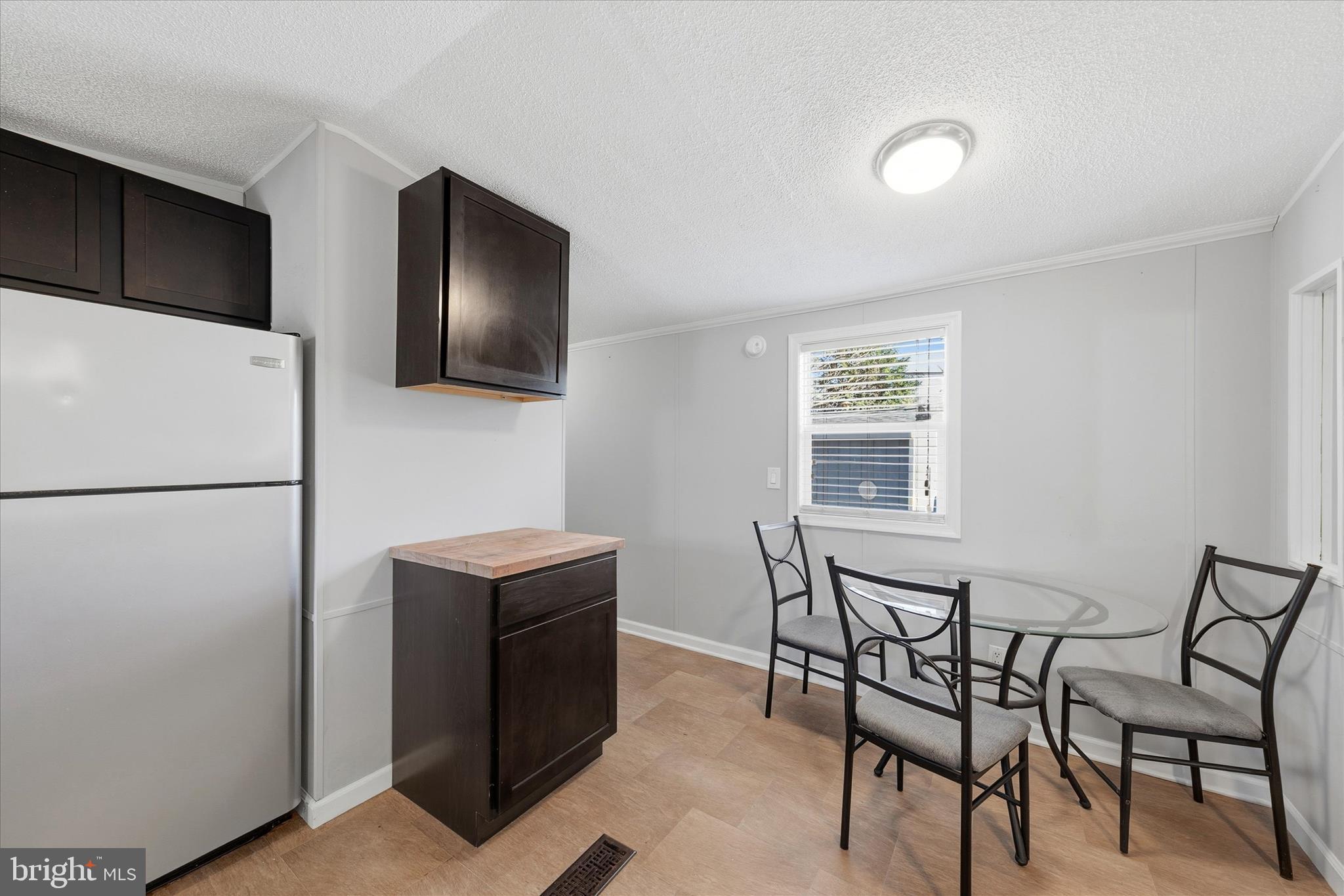 ANGOLA ESTATES - Residential