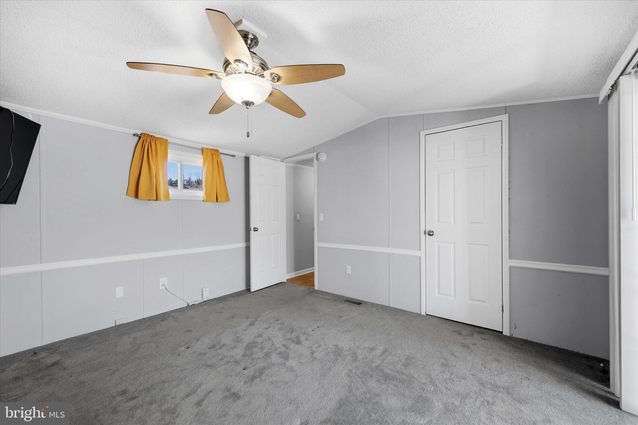 ANGOLA ESTATES - Residential