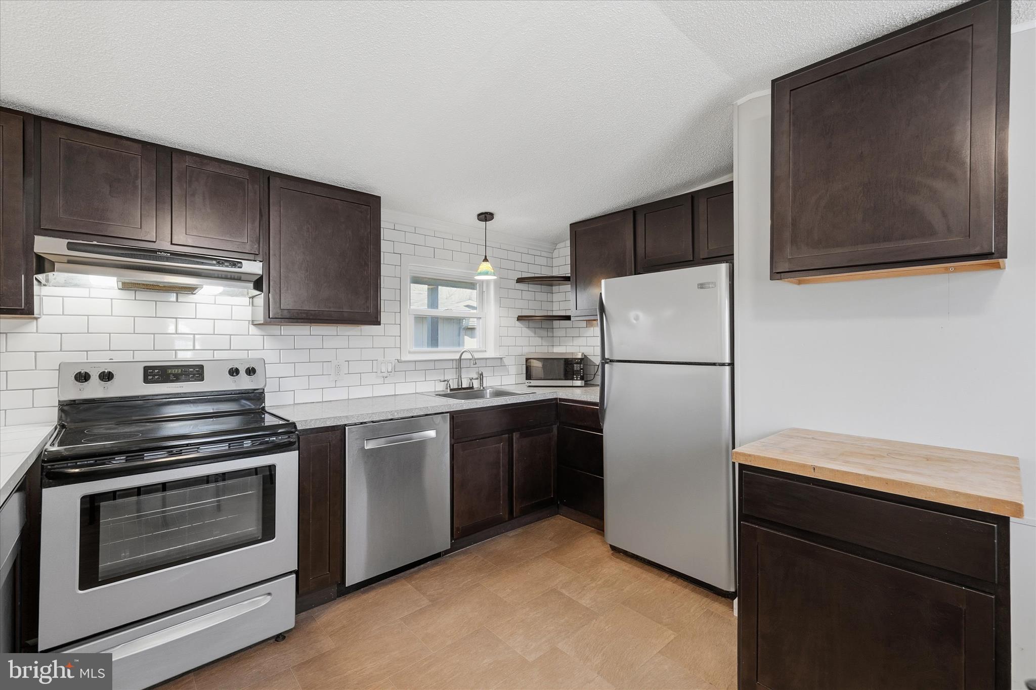 ANGOLA ESTATES - Residential