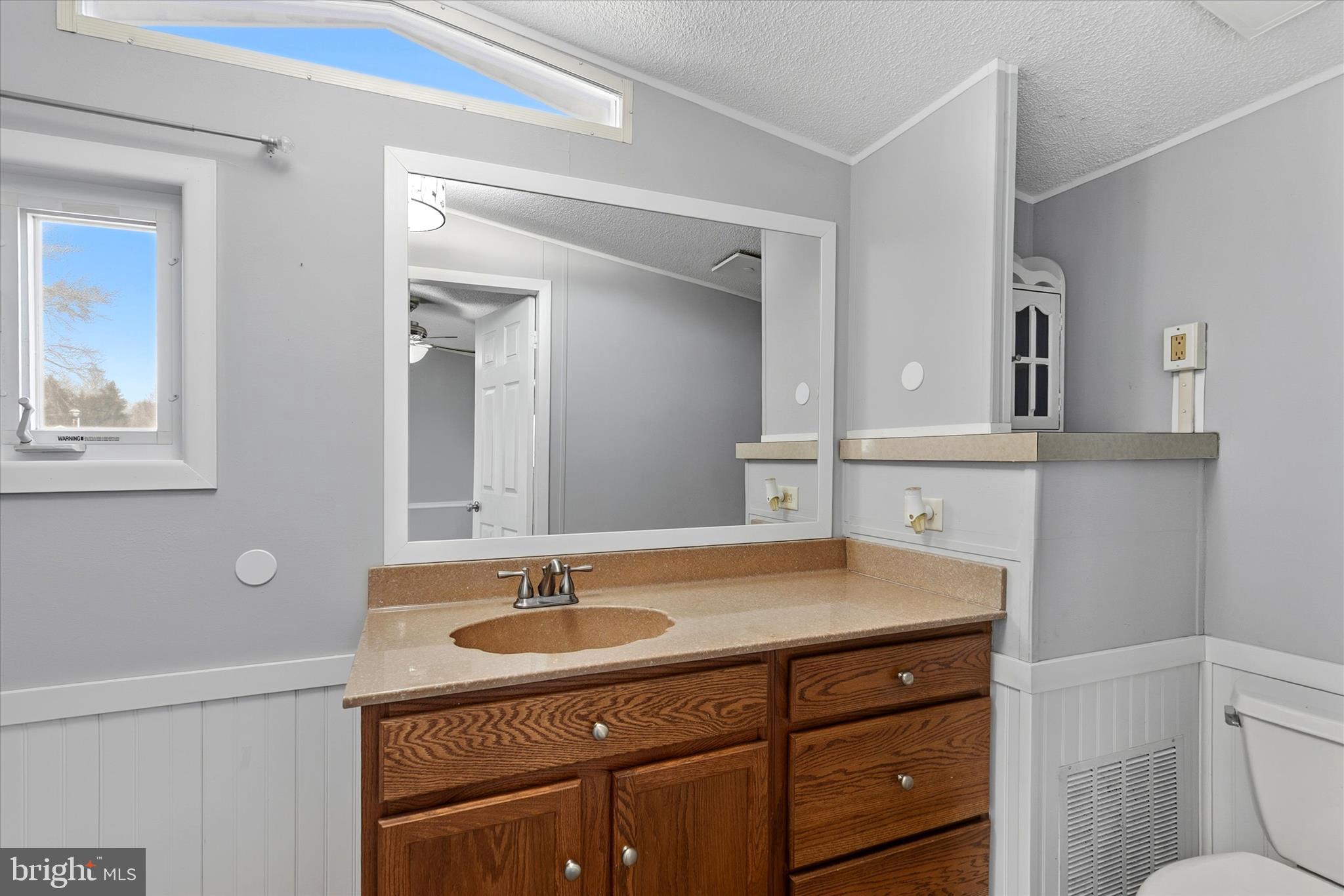 ANGOLA ESTATES - Residential