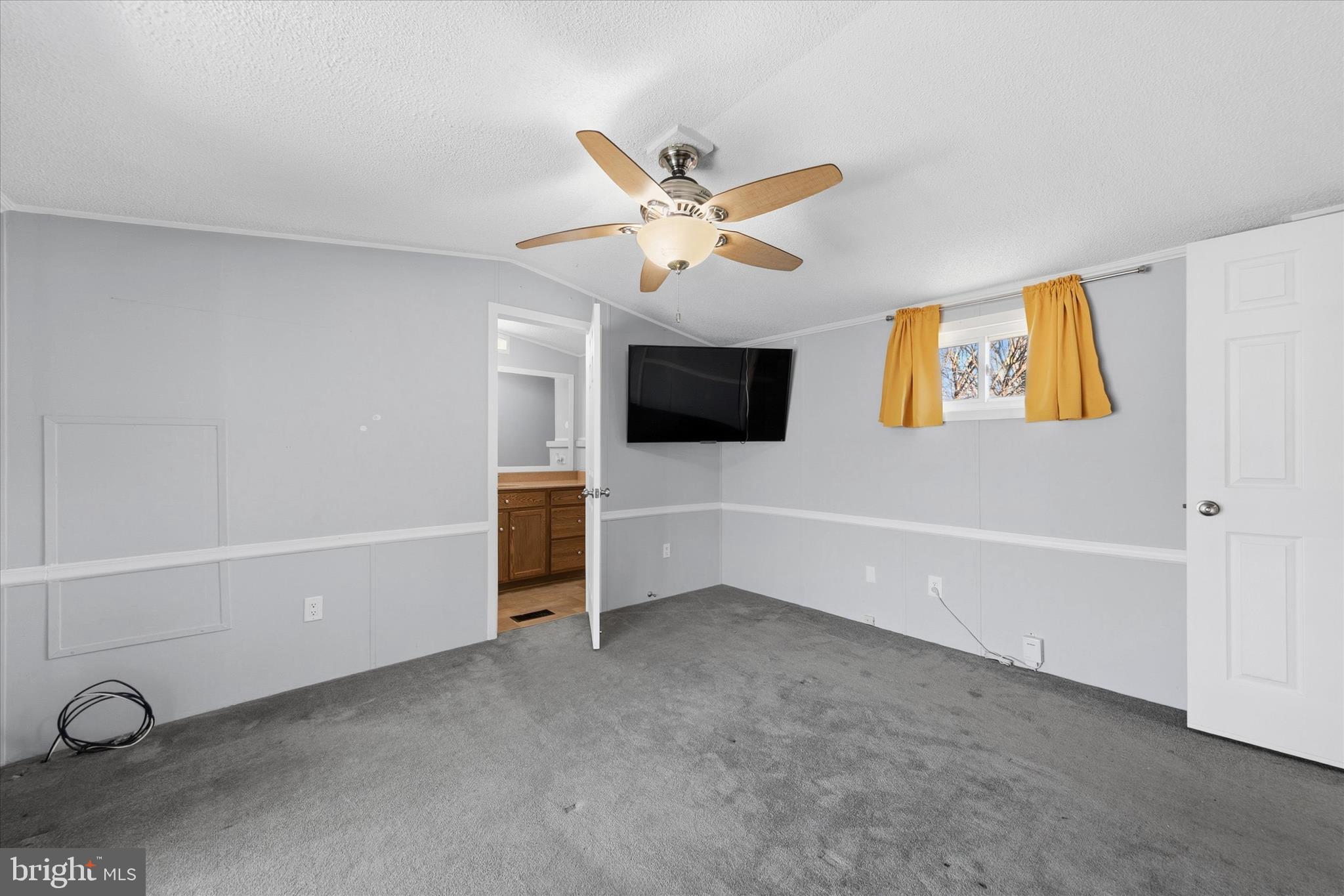 ANGOLA ESTATES - Residential