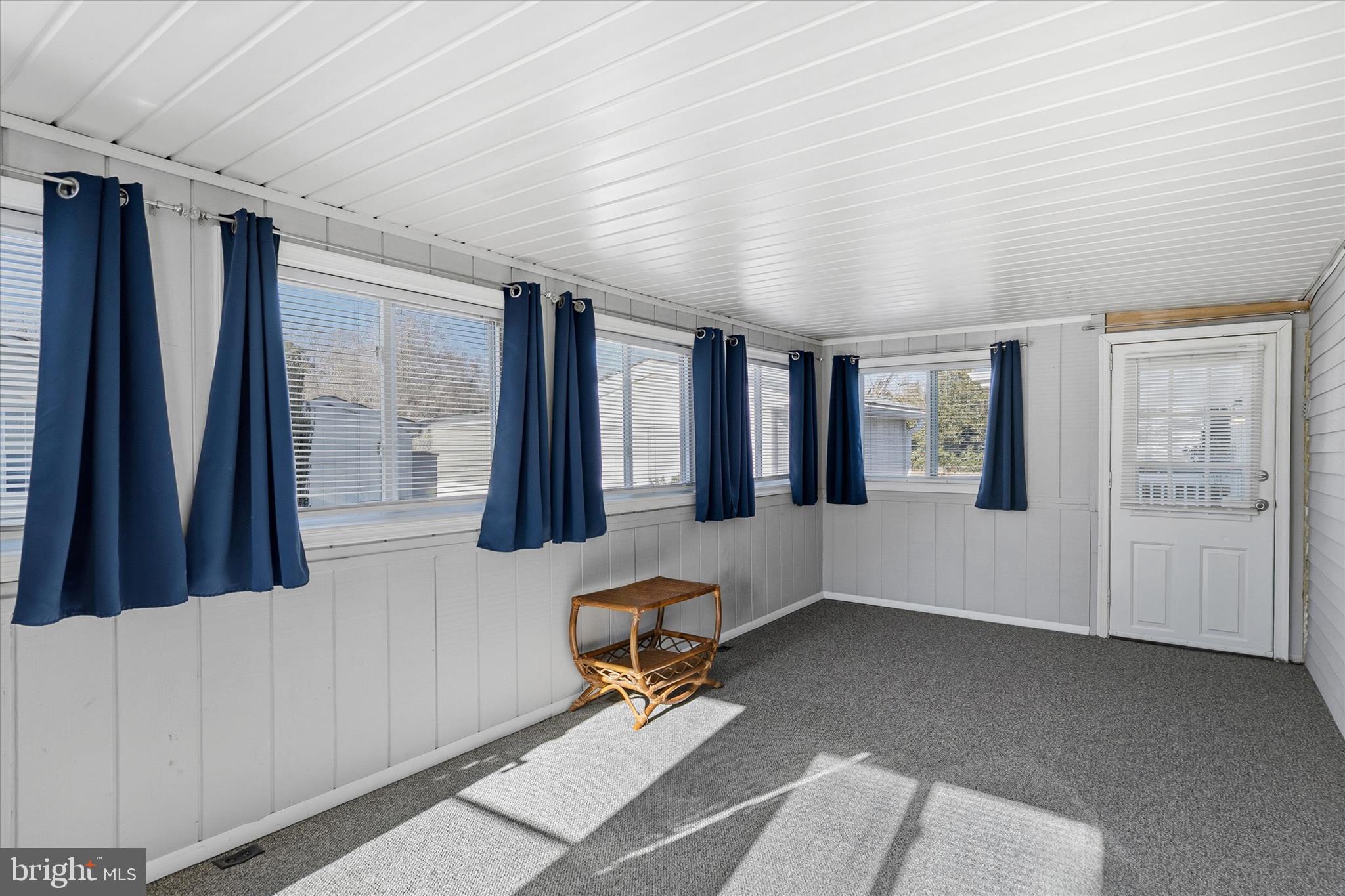 ANGOLA ESTATES - Residential