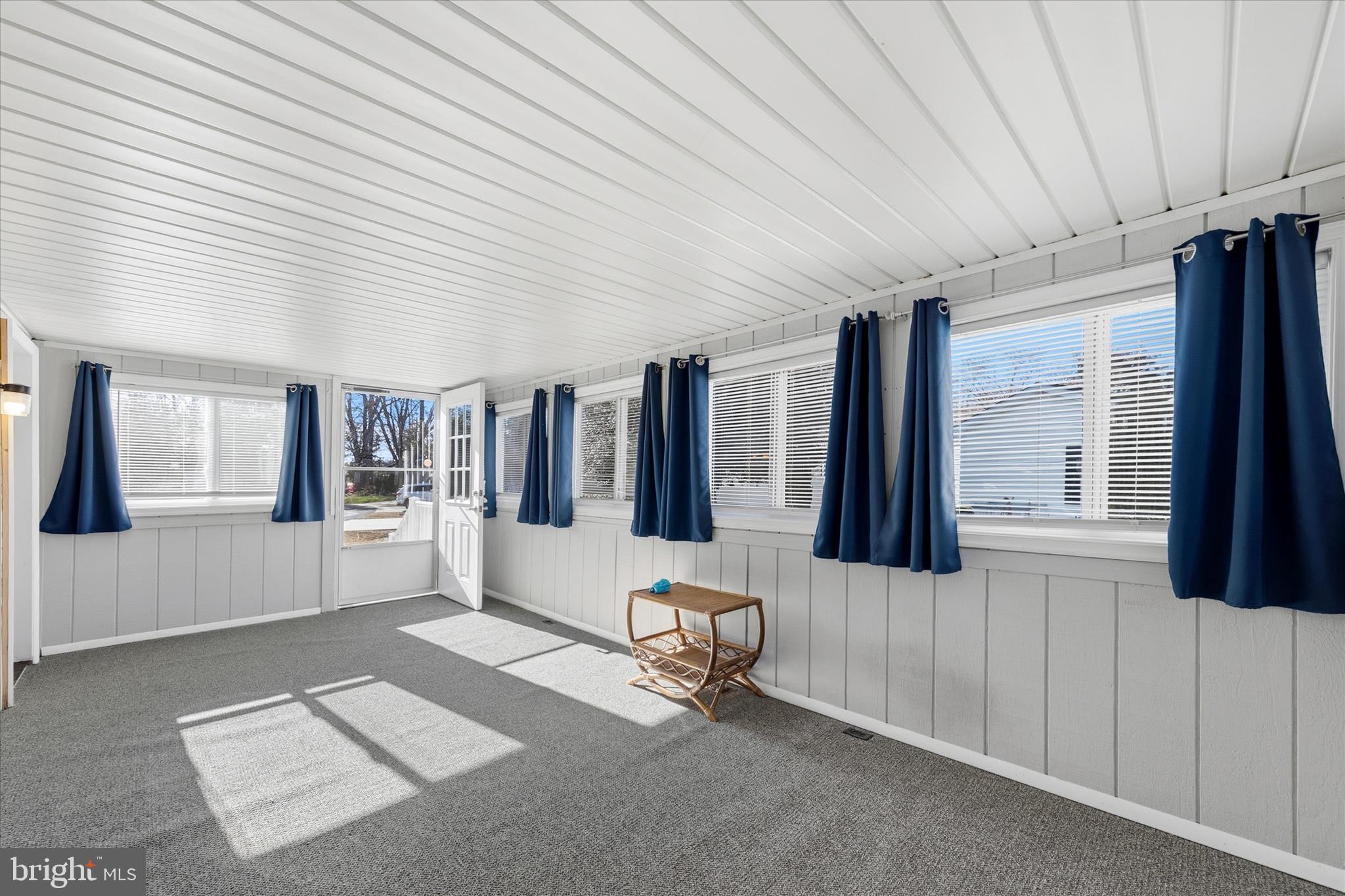 ANGOLA ESTATES - Residential