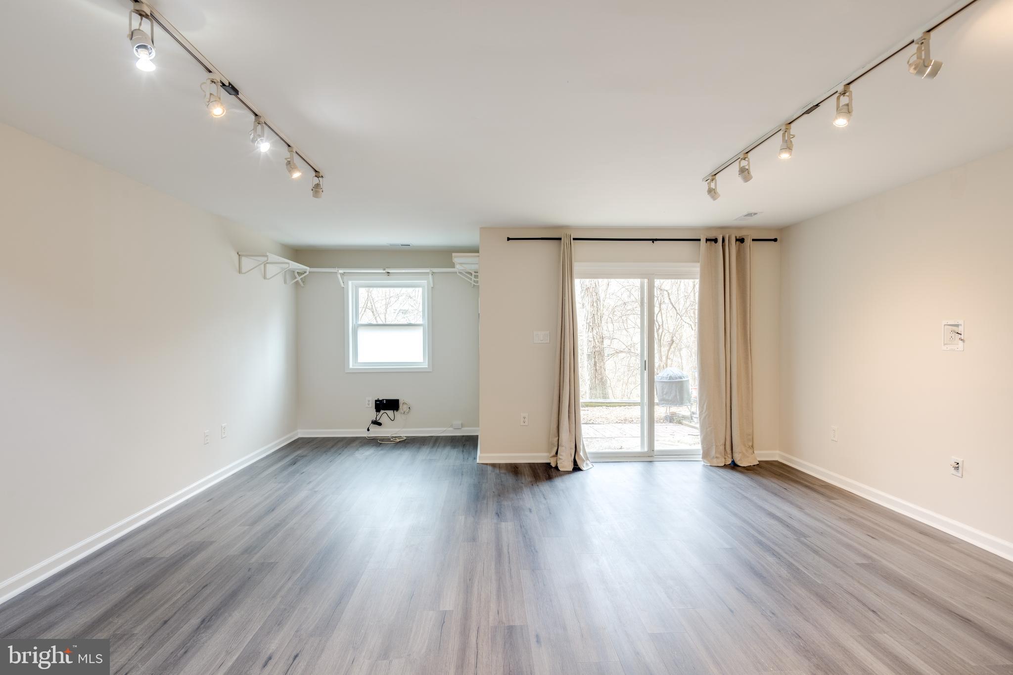 CHARING CROSS - Residential