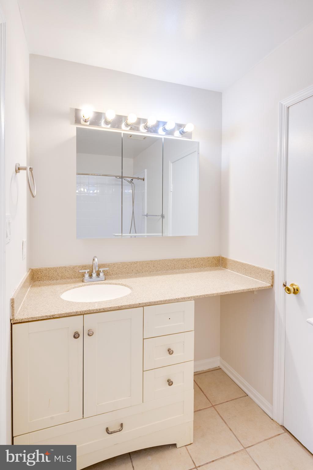 CHARING CROSS - Residential