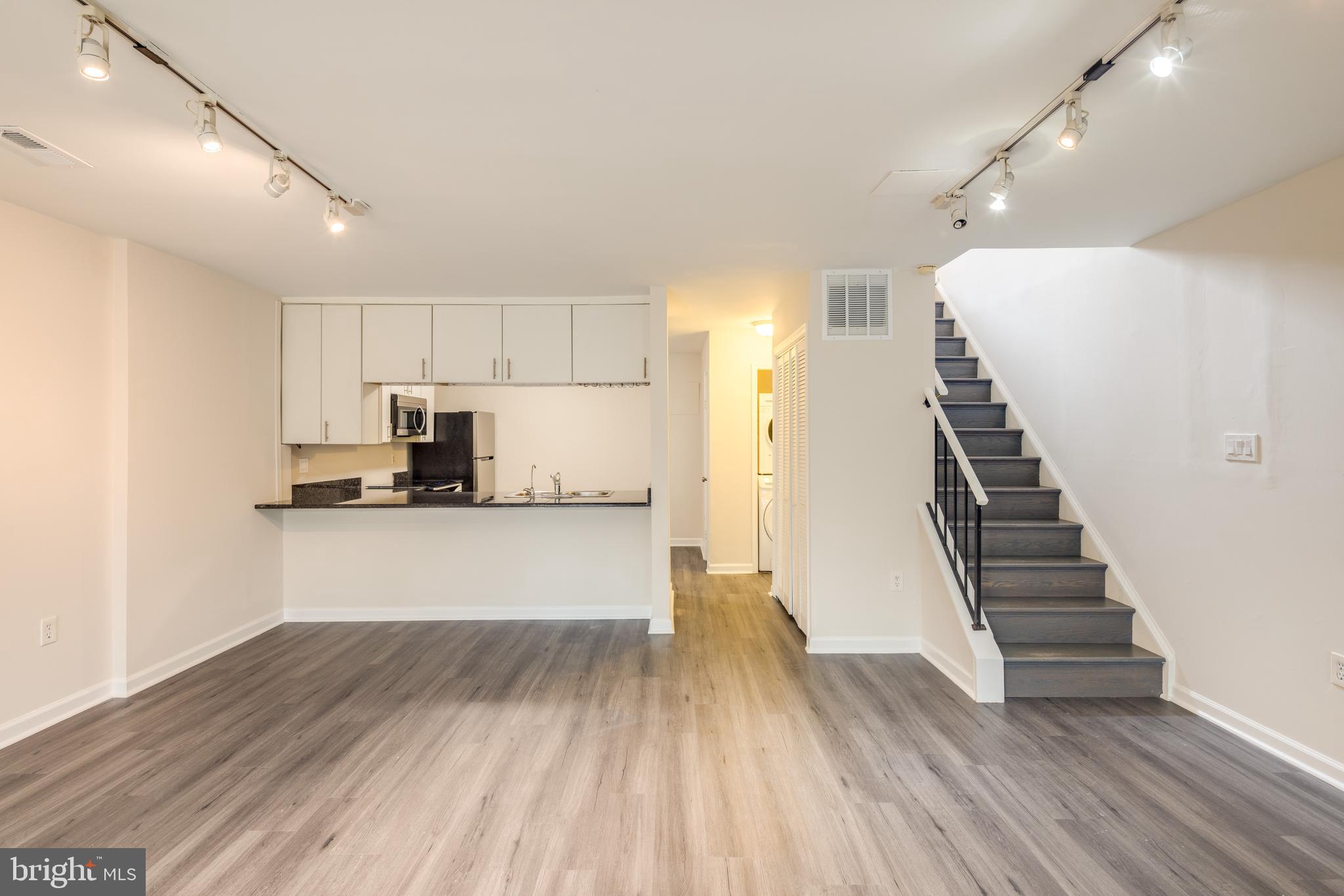 CHARING CROSS - Residential