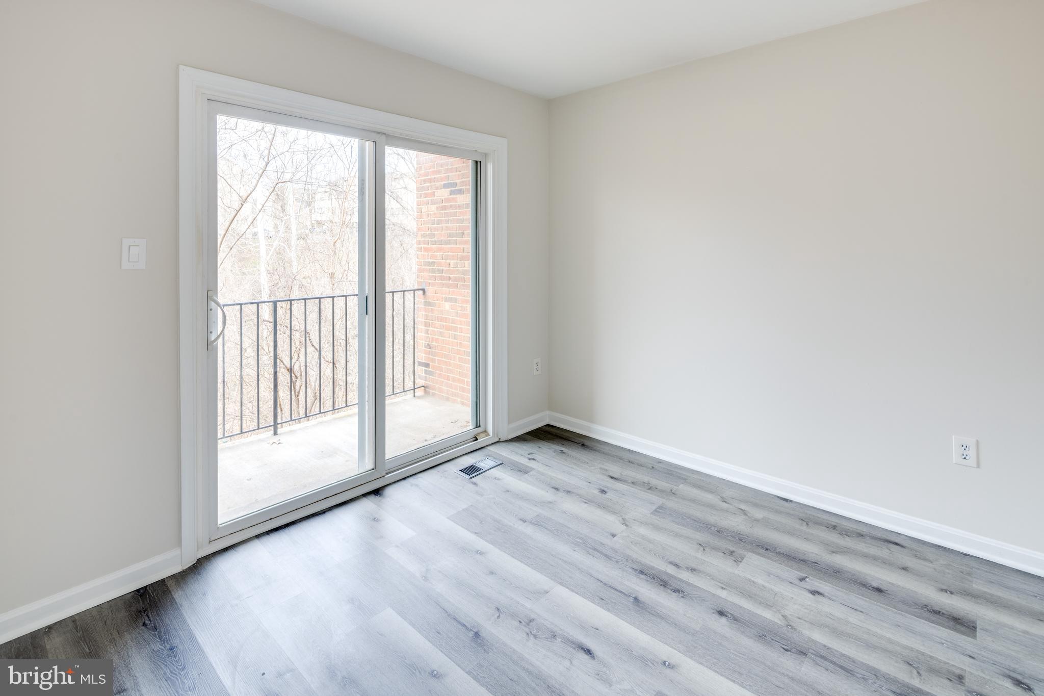 CHARING CROSS - Residential