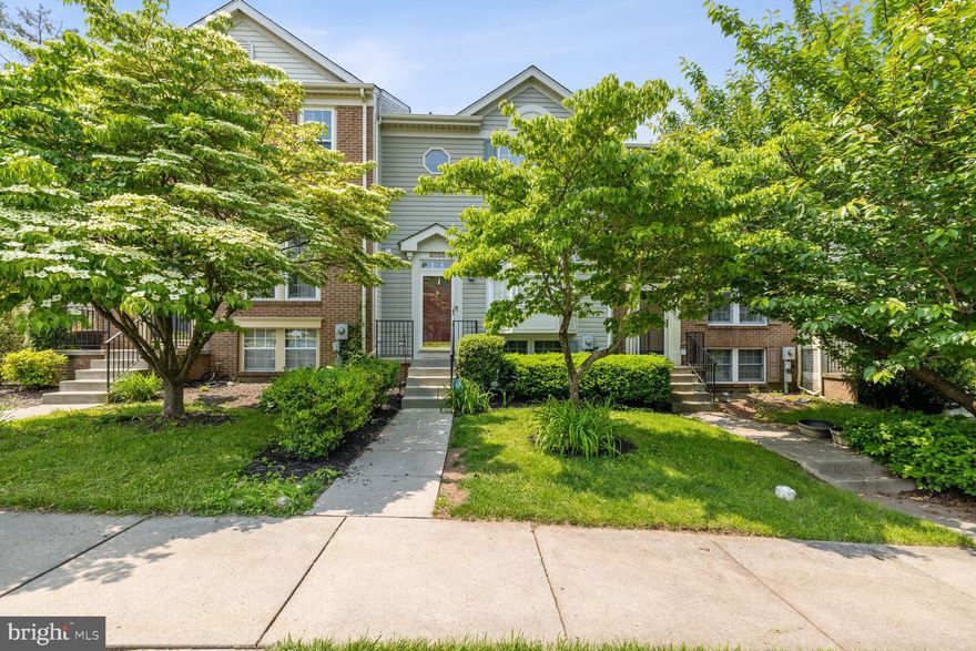 Come visit this stunning three level townhouse located in the Stuart Mechanic neighborhood..Located minutes from Ballenger Creek Park. Hardwood floors throughout  the main level. Renovated kitchen. Fully finished basement, including full bath.  Plantation shutters on the main floor. Large master bedroom with a sitting nook, and a walk in closet. Freshly painted. Bonus bay window located in the living room. Can't beat the location.............      OPEN HOUSE CANCELLED