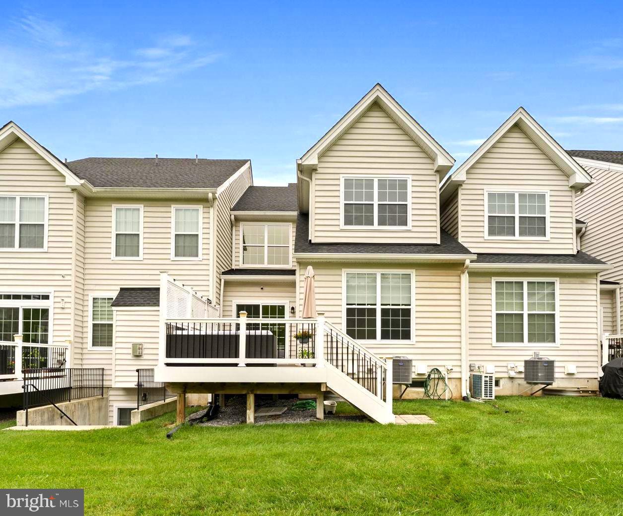 2002 JULIA DRIVE