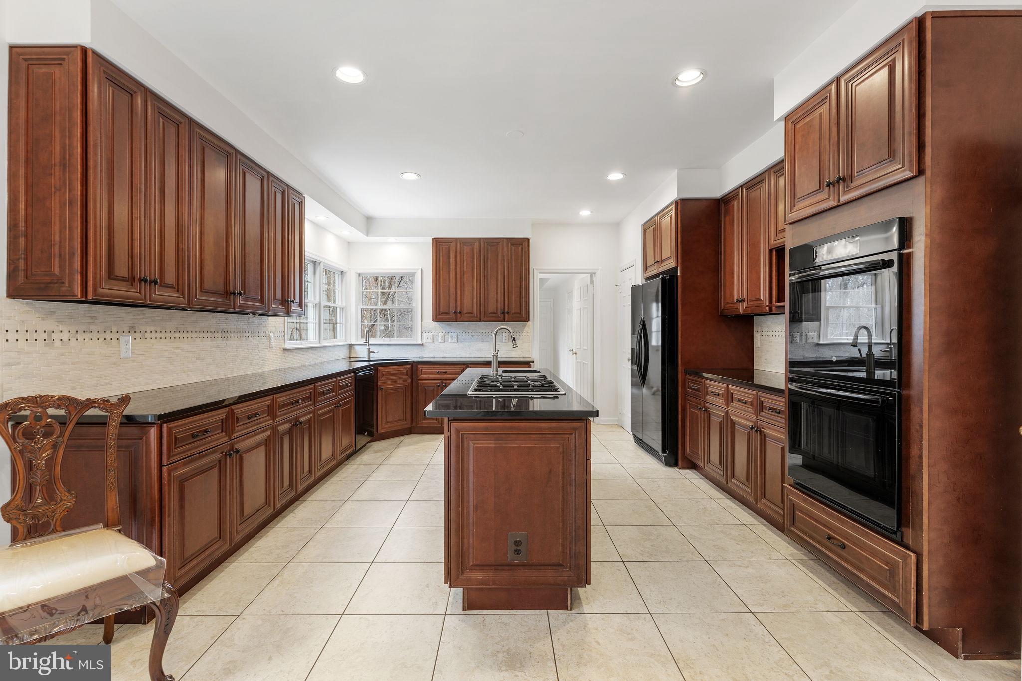 OAKTON MILL ESTATES - Residential