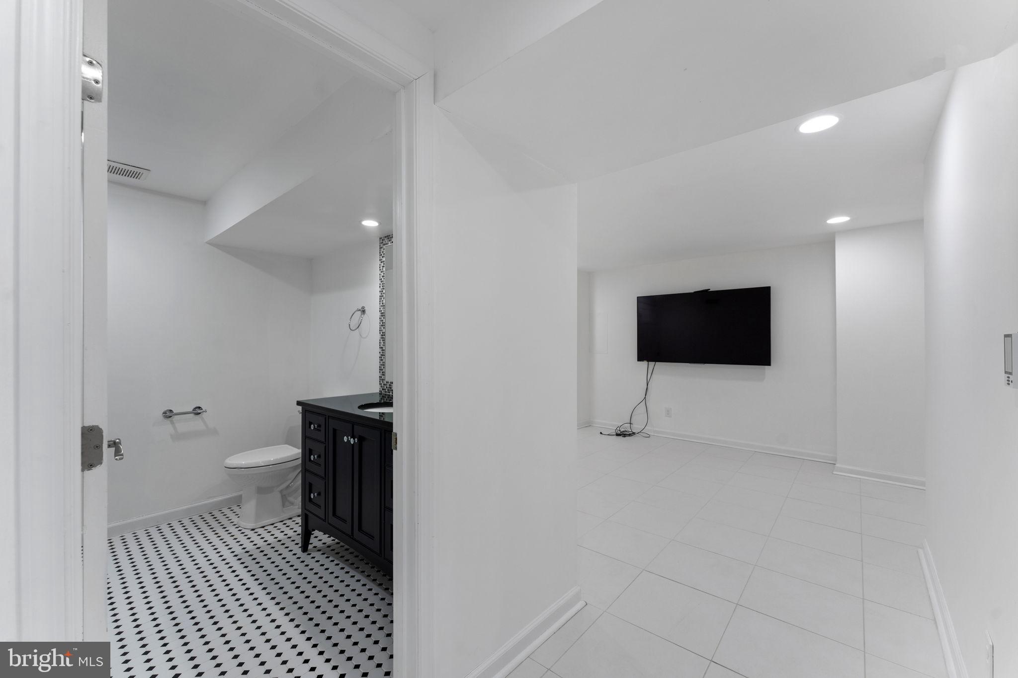 OAKTON MILL ESTATES - Residential