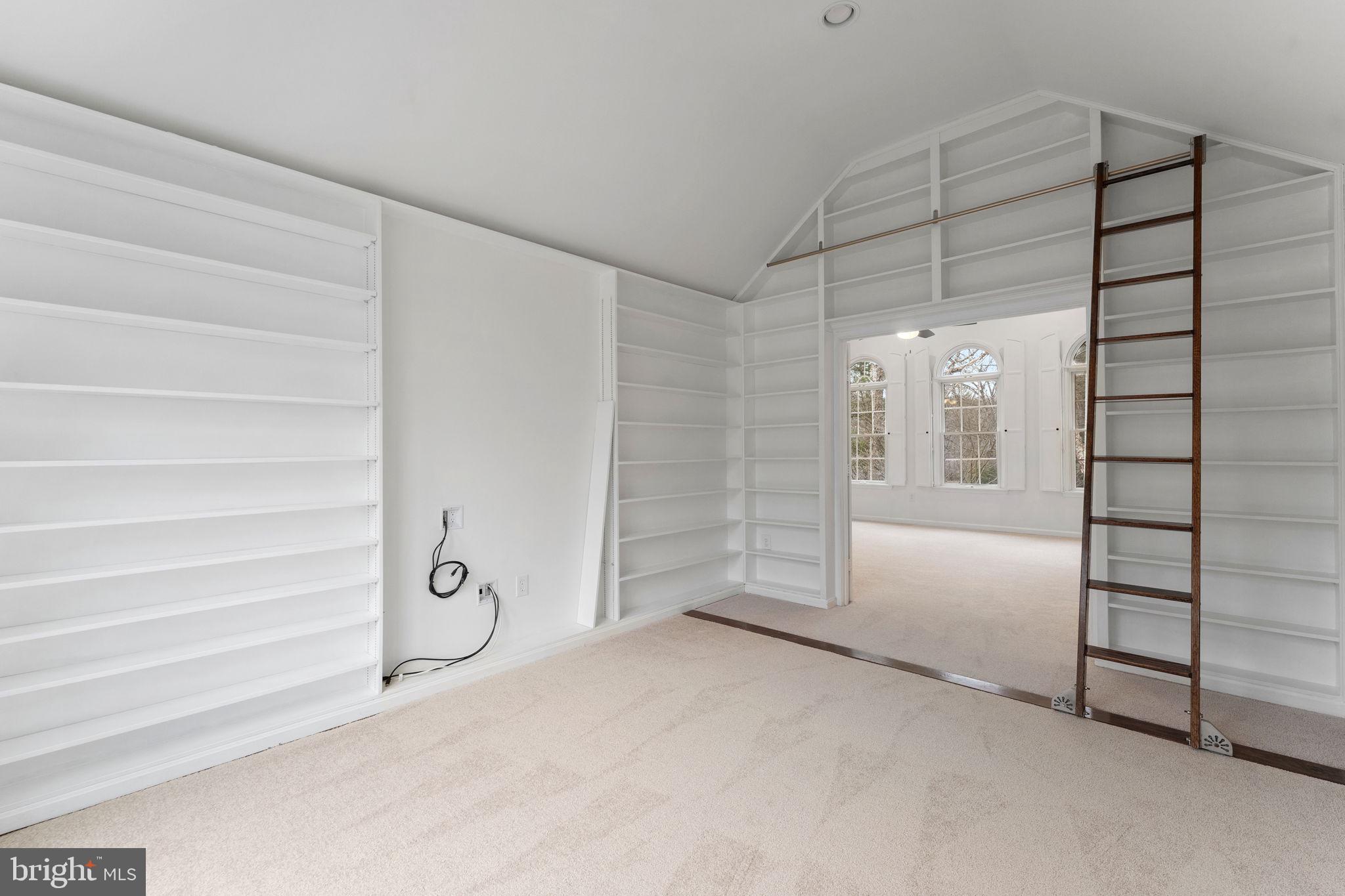 OAKTON MILL ESTATES - Residential