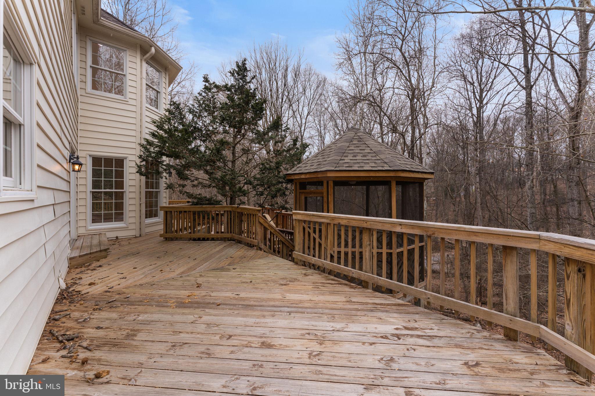 OAKTON MILL ESTATES - Residential