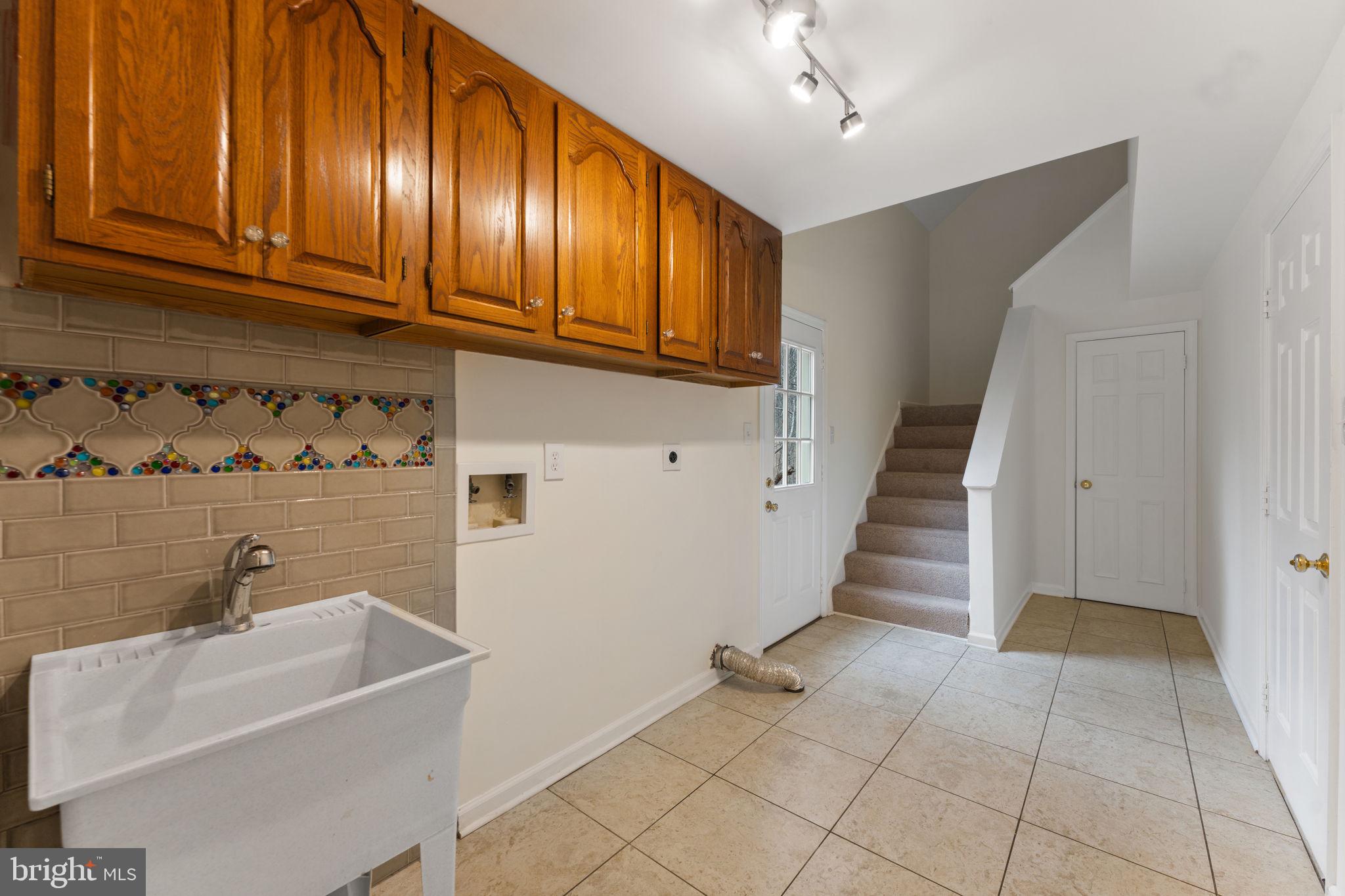 OAKTON MILL ESTATES - Residential