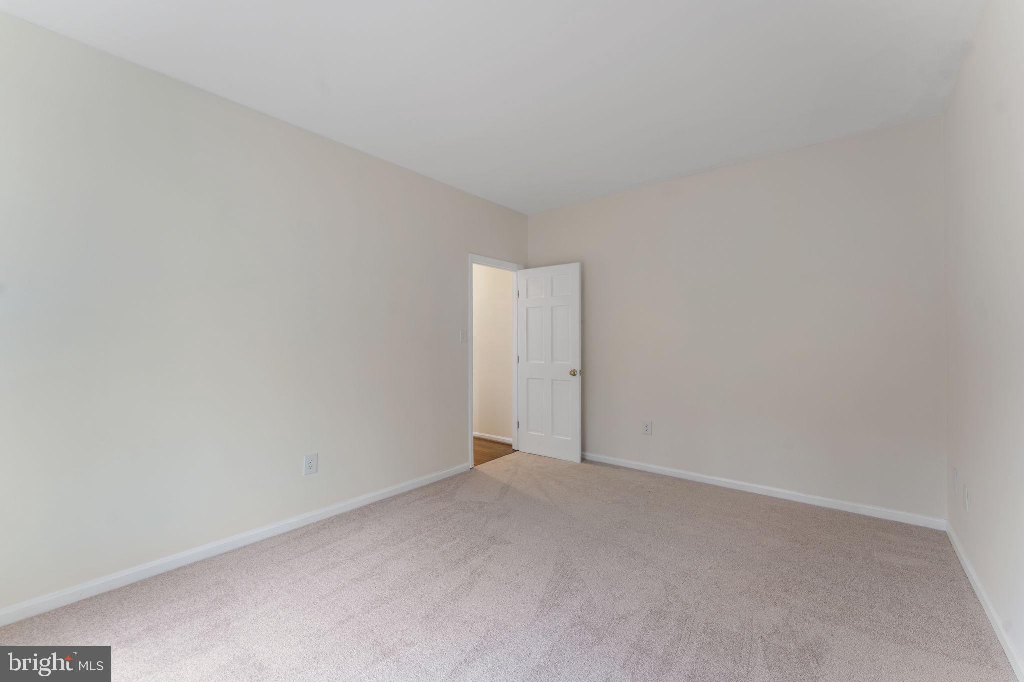 OAKTON MILL ESTATES - Residential