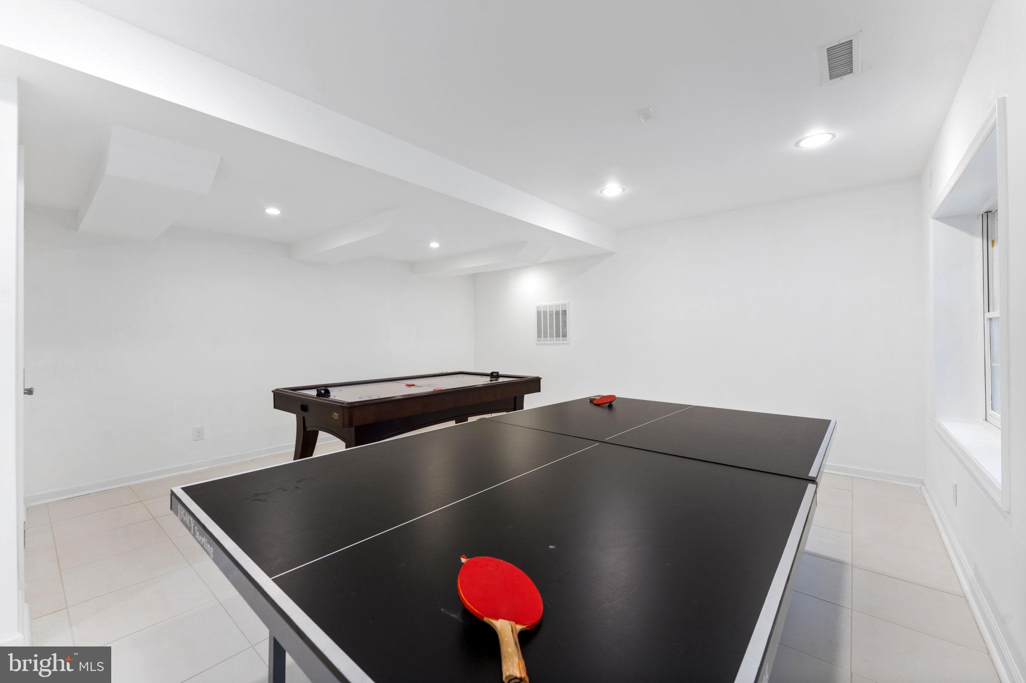 OAKTON MILL ESTATES - Residential