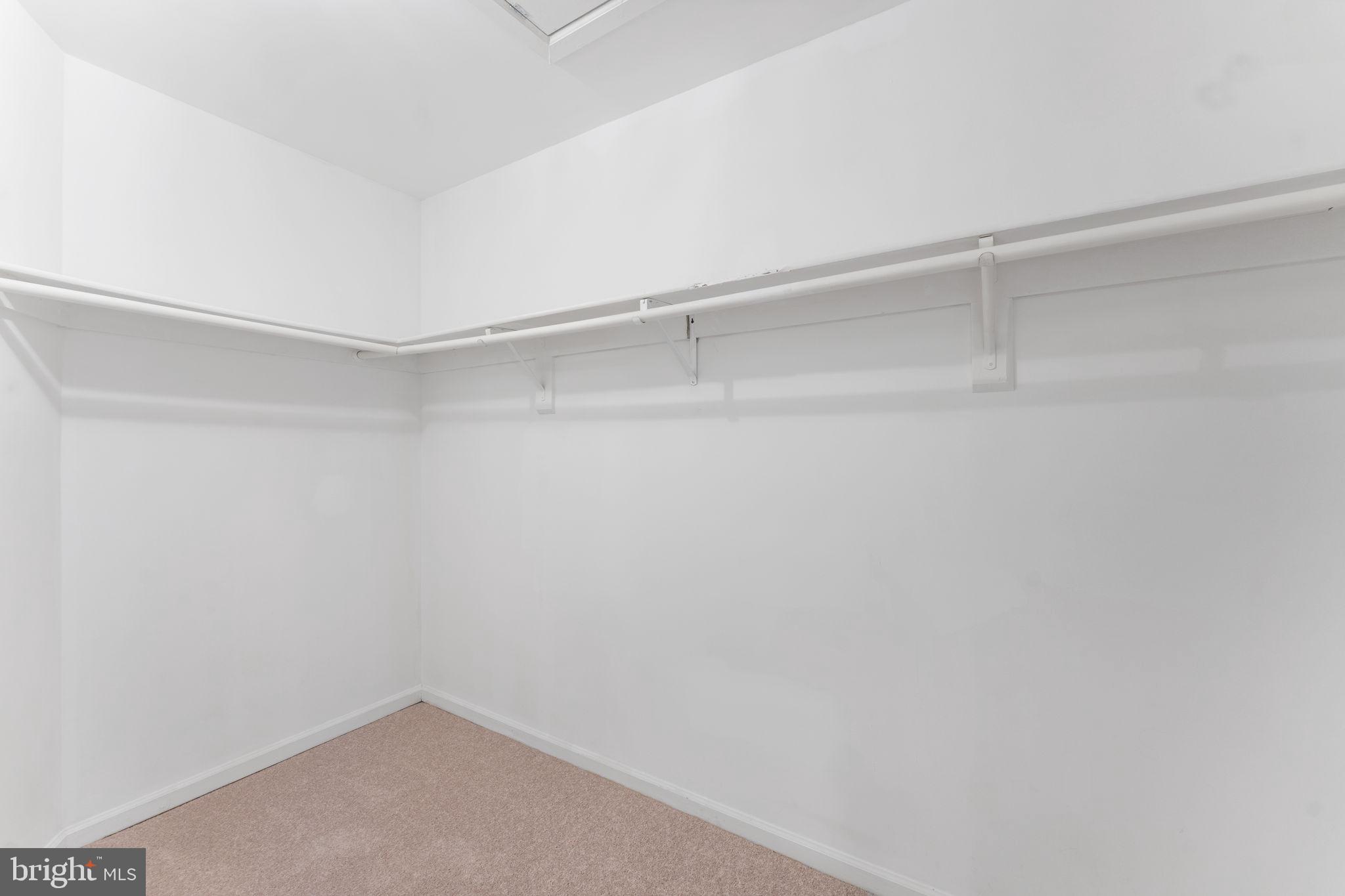 OAKTON MILL ESTATES - Residential