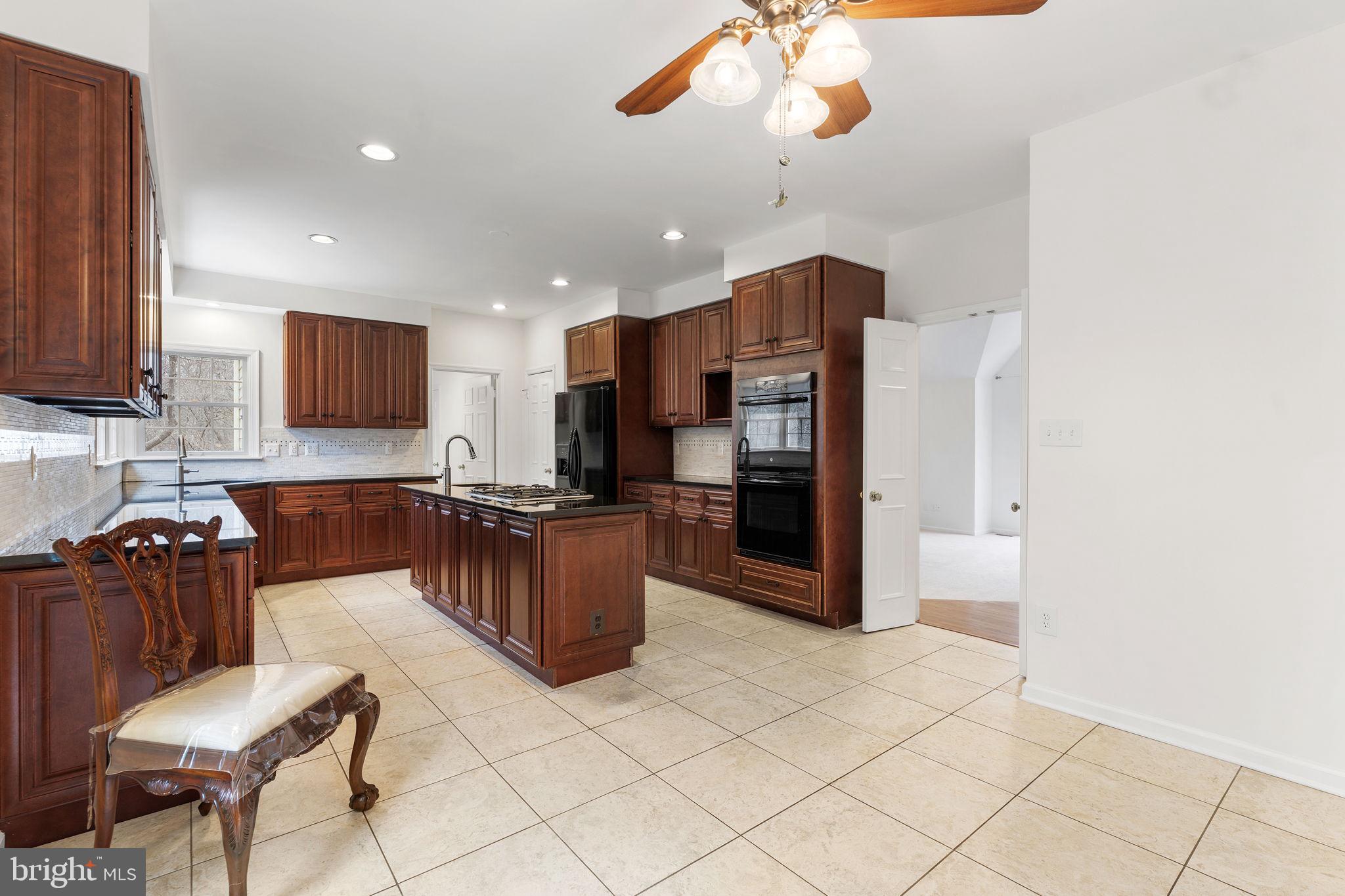 OAKTON MILL ESTATES - Residential